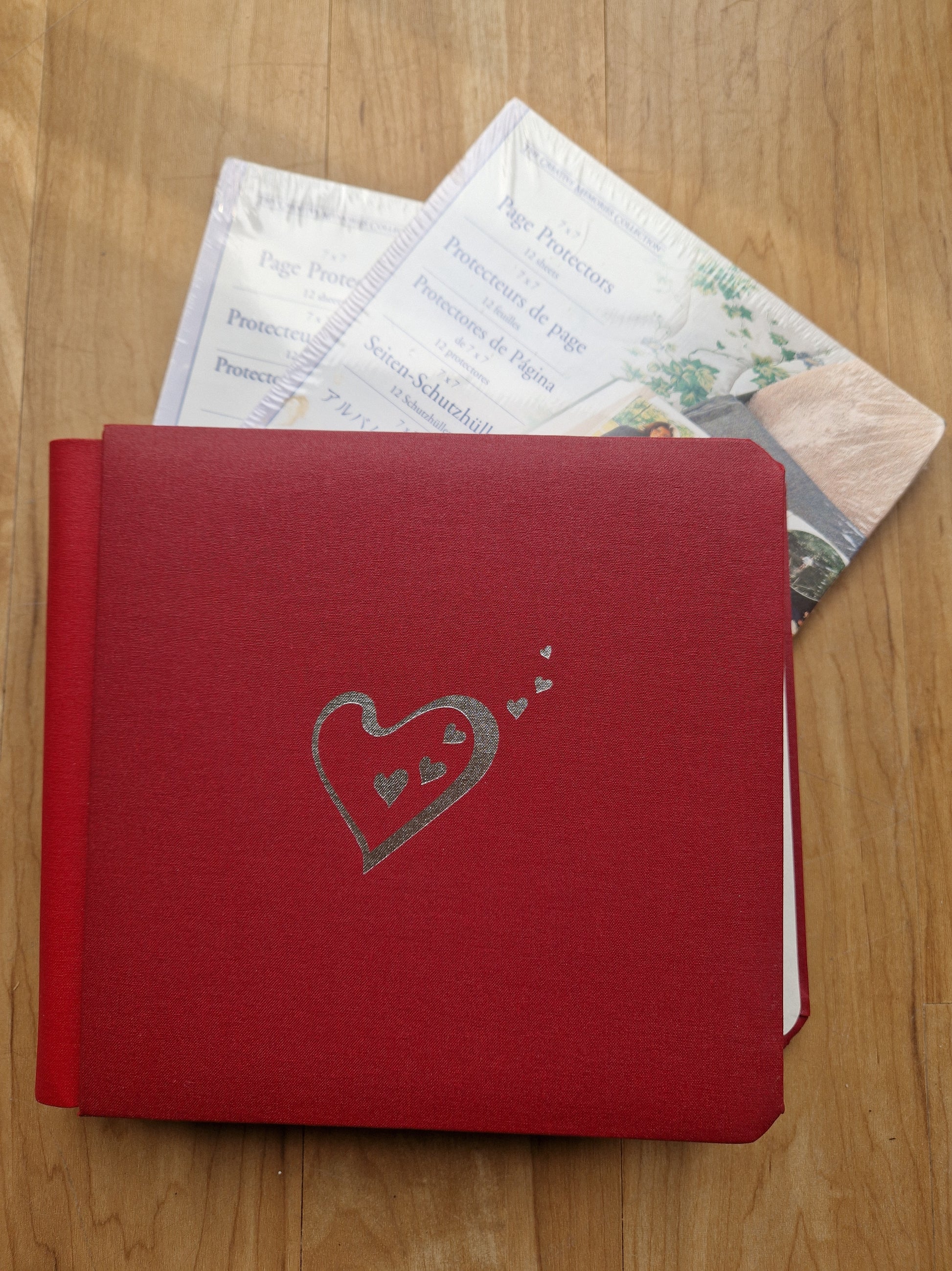 CM 7x7 Book cloth Album Red heart with 2 set pages and page protectors - Memories and Photos