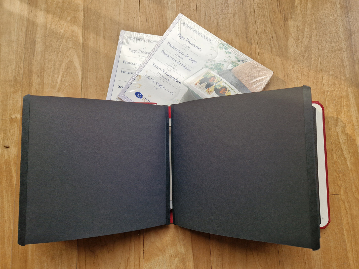 CM 7x7 Book cloth Album Red heart with 2 set pages and page protectors - Memories and Photos