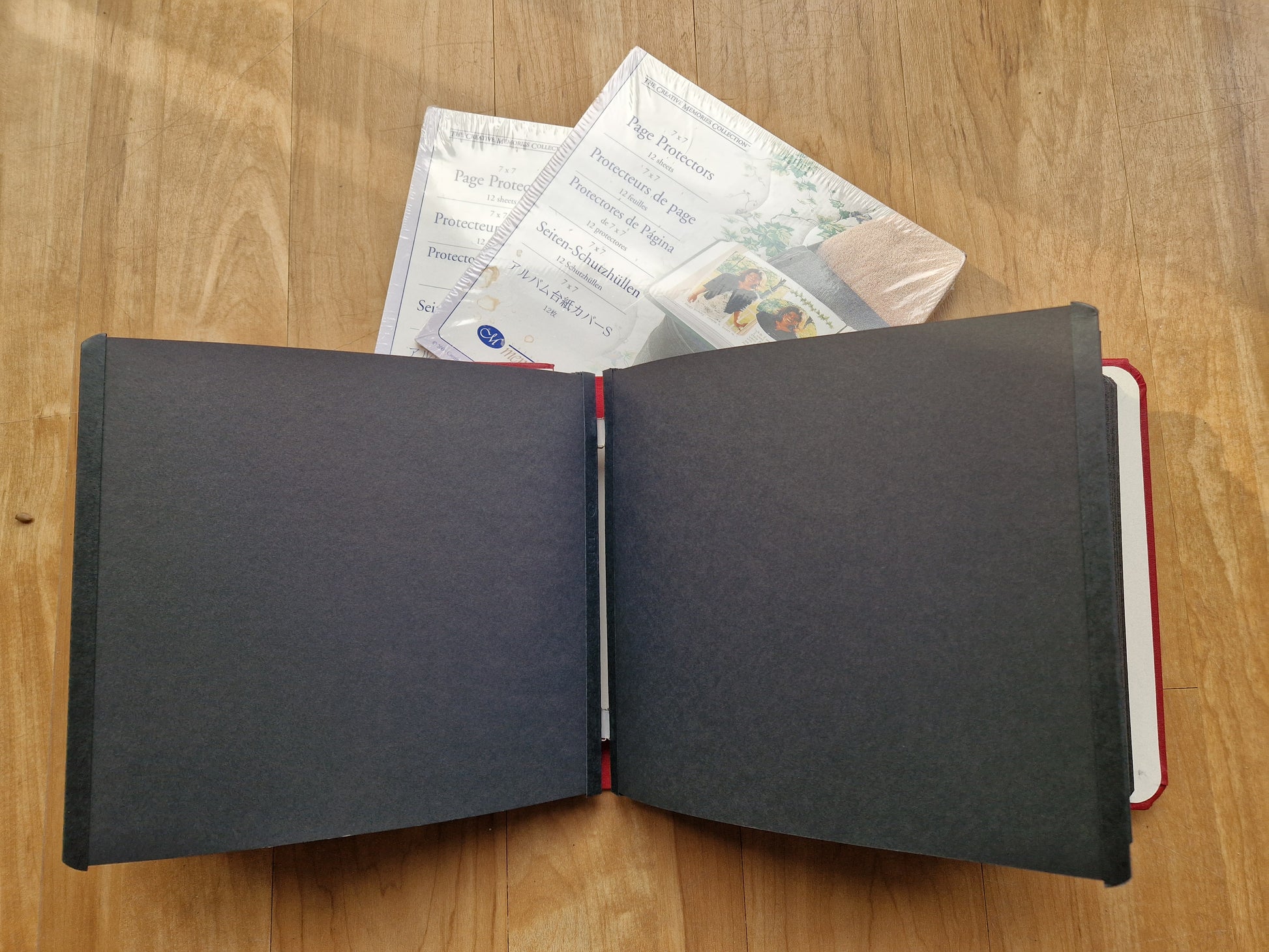 CM 7x7 Book cloth Album Red heart with 2 set pages and page protectors - Memories and Photos
